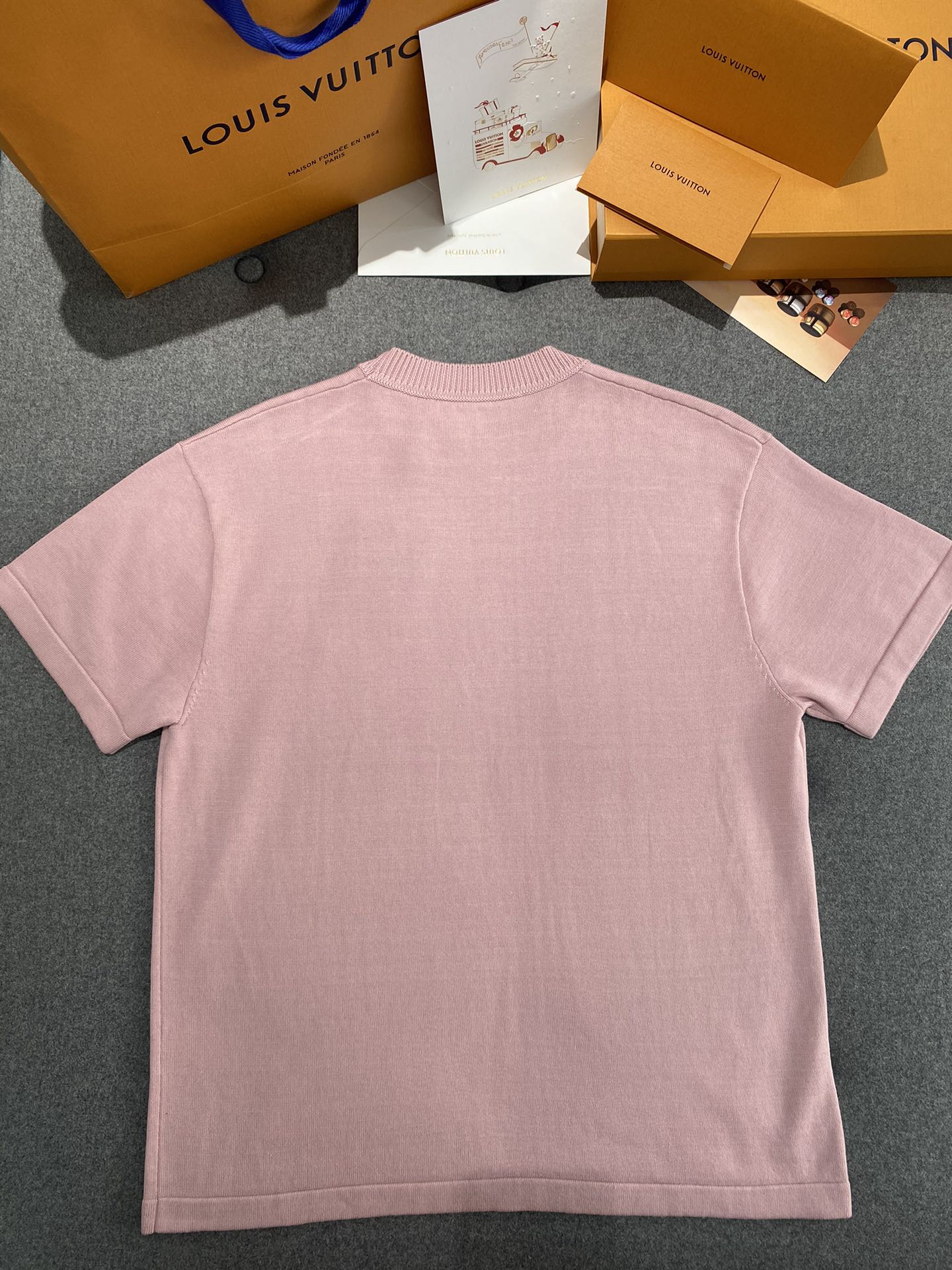 Louis Vuitton 루이비통 엠브로이더드 시그니처 쇼트 슬리브 코튼 니트 반팔 “4COLOR” 레플리카 18번 이미지 - 의류 | 세미샵 레플리카 사이트