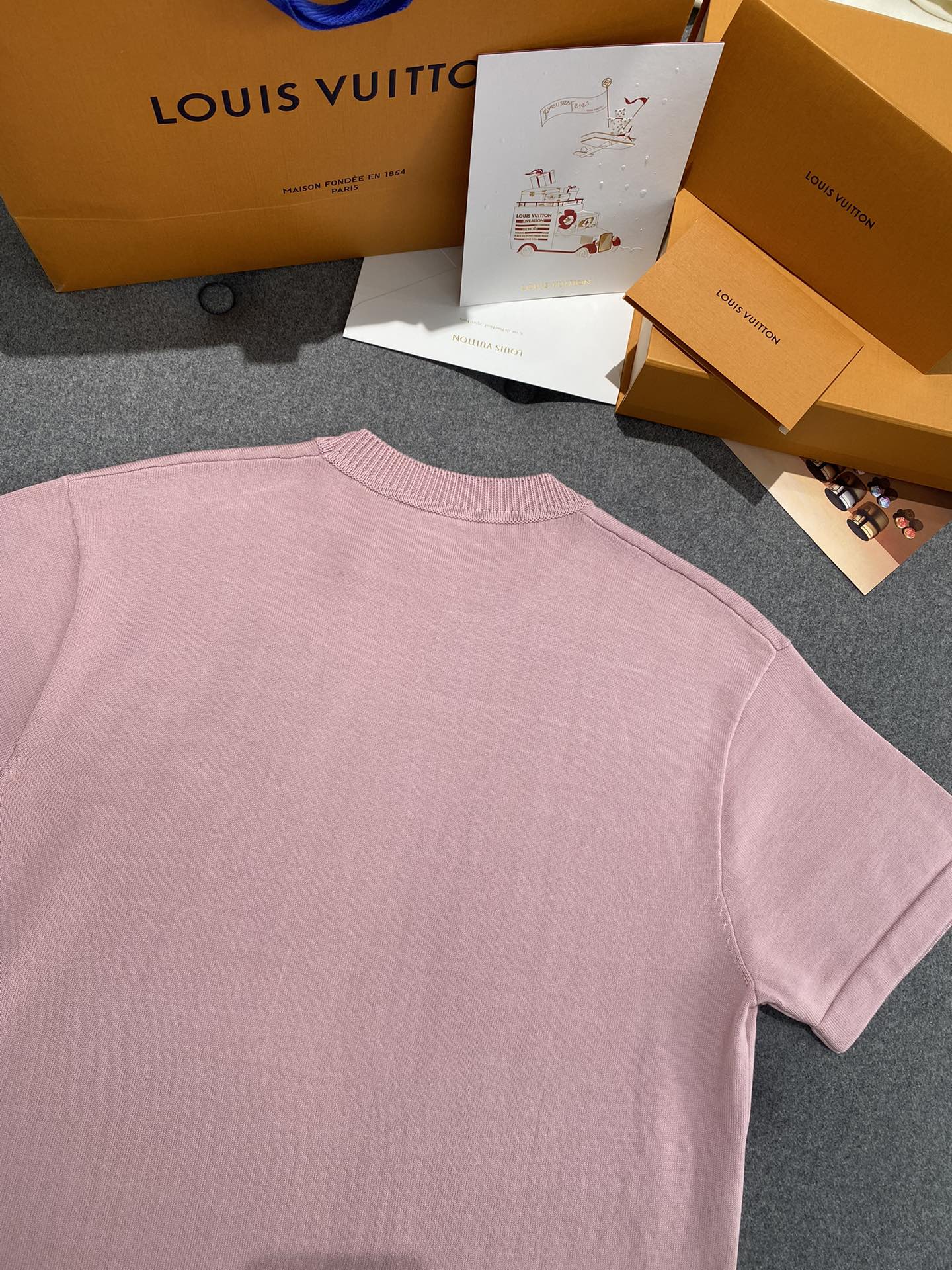 Louis Vuitton 루이비통 엠브로이더드 시그니처 쇼트 슬리브 코튼 니트 반팔 “4COLOR” 레플리카 19번 이미지 - 의류 | 세미샵 레플리카 사이트