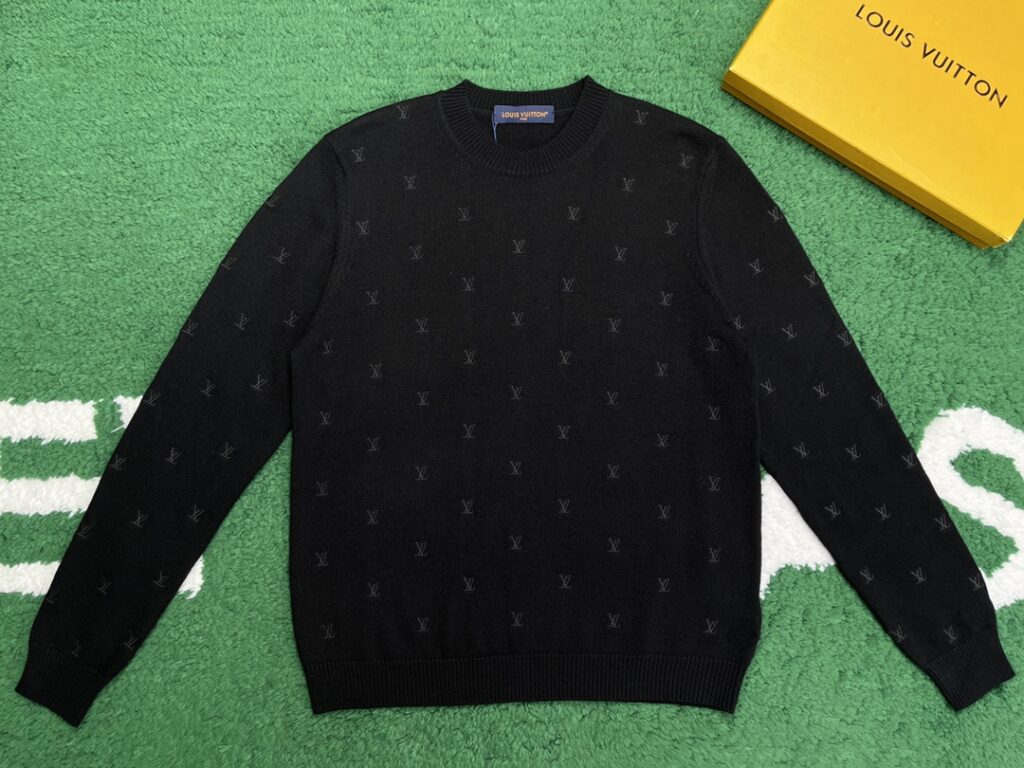 Louis Vuitton 루이비통 엠브로이더드 시그니처 자수 메리노 크루넥 니트 블랙 레플리카 4번 이미지 - 의류 | 세미샵 레플리카 사이트