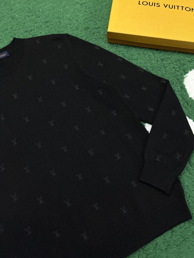 Louis Vuitton 루이비통 엠브로이더드 시그니처 자수 메리노 크루넥 니트 블랙 레플리카 7번 이미지 - 의류 | 세미샵 레플리카 사이트