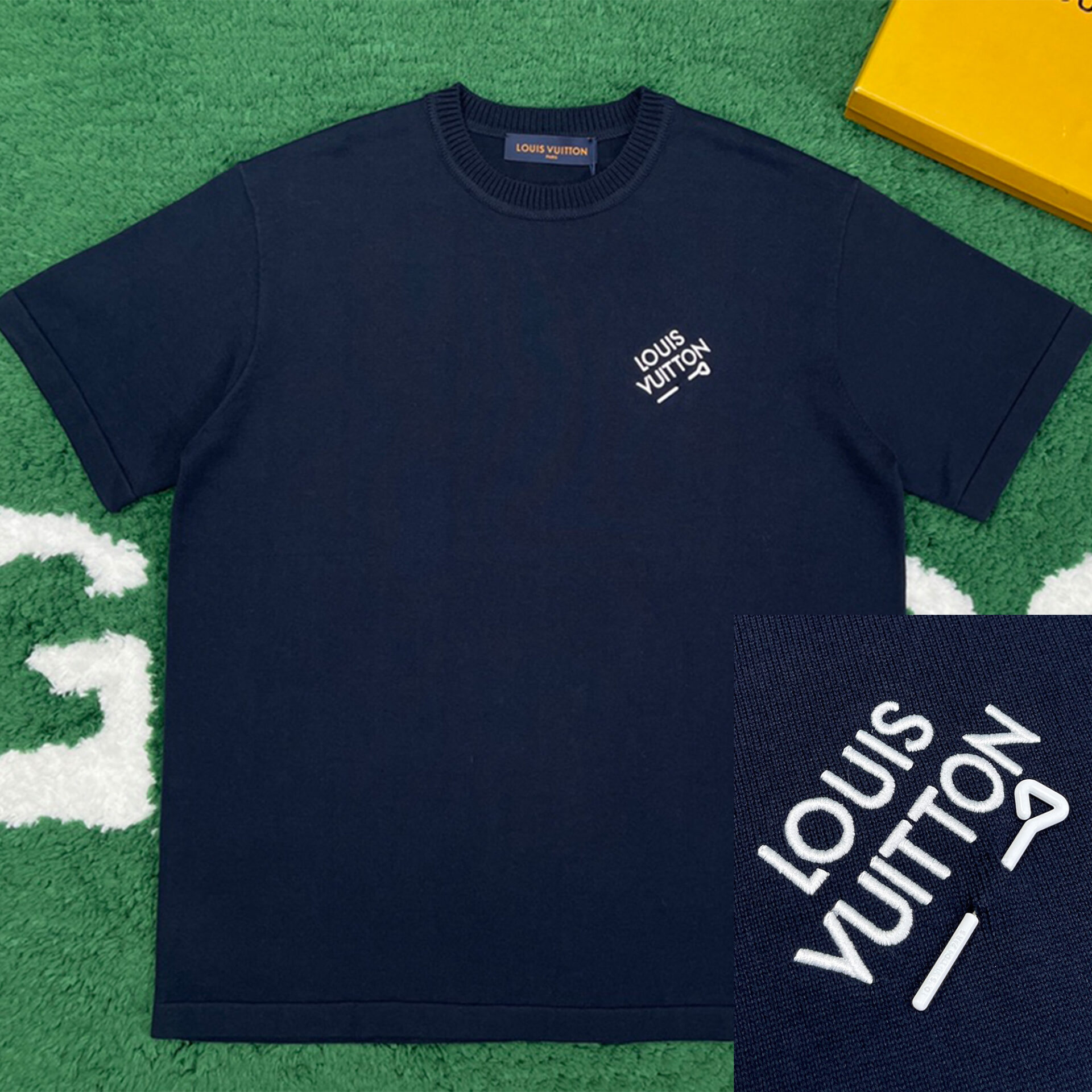 Louis Vuitton 루이비통 엠브로이더드 시그니터 쇼트 슬리브 코튼 크루넥 니트 반팔 티셔츠 “5COLOR” 레플리카 1번 이미지 - 의류 | 세미샵 레플리카 사이트