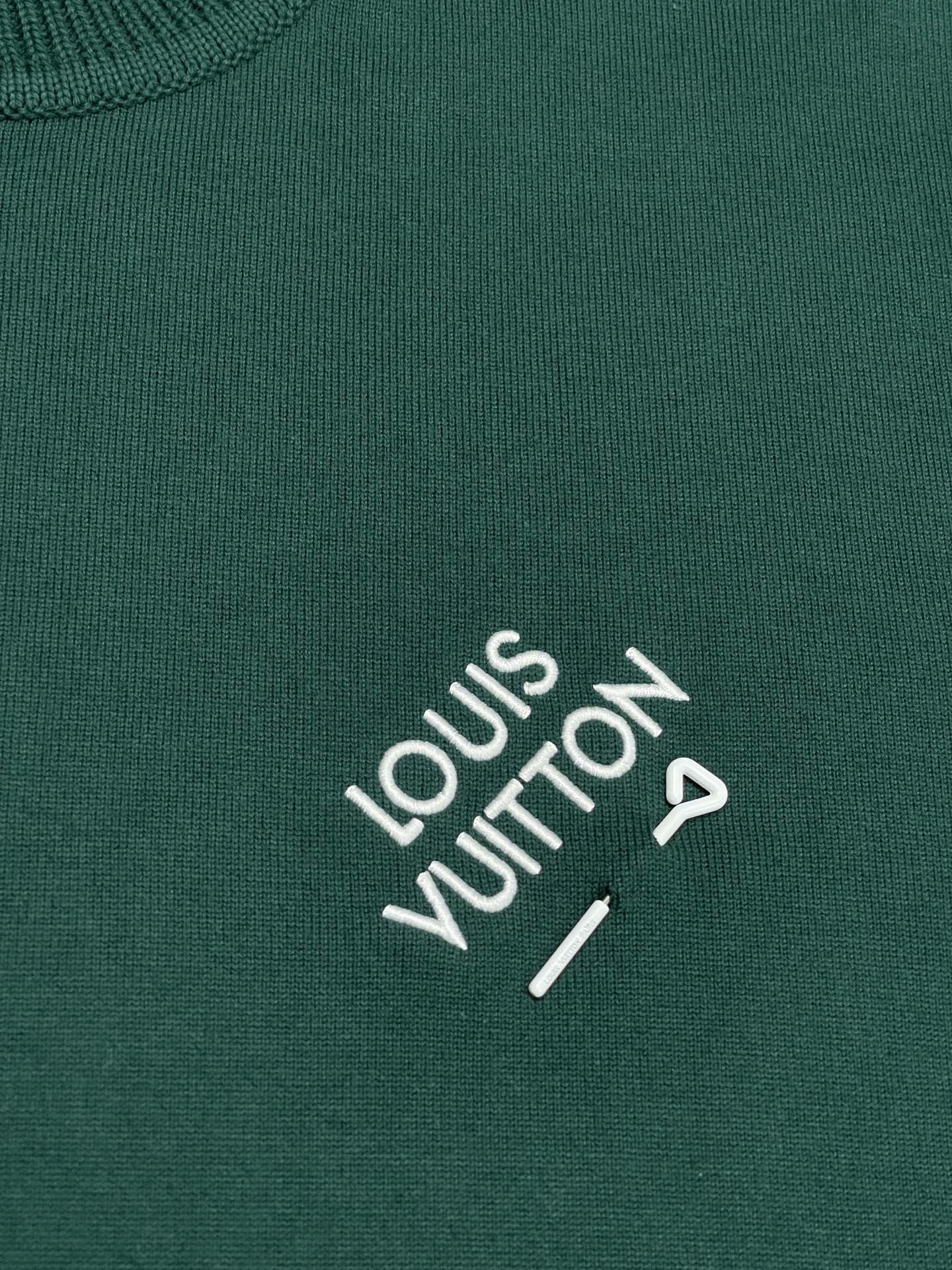 Louis Vuitton 루이비통 엠브로이더드 시그니터 쇼트 슬리브 코튼 크루넥 니트 반팔 티셔츠 “5COLOR” 레플리카 12번 이미지 - 의류 | 세미샵 레플리카 사이트