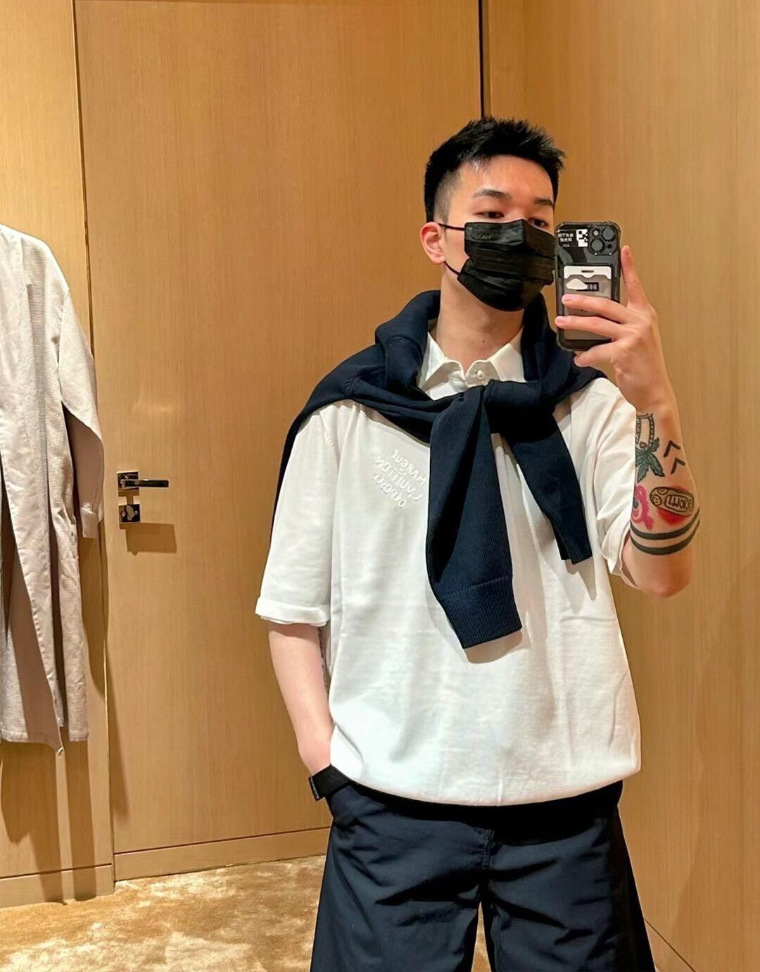 Louis Vuitton 루이비통 엠브로이더드 코튼 블렌드 폴로 반팔 티셔츠 “2COLOR” 레플리카 5번 이미지 - 의류 | 세미샵 레플리카 사이트