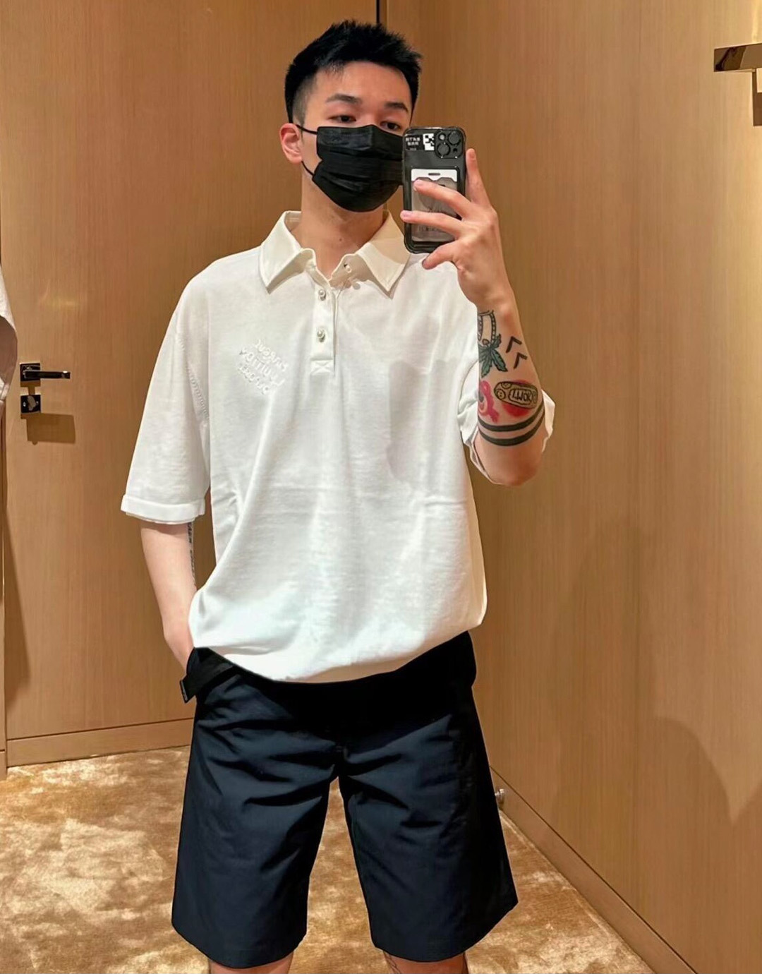 Louis Vuitton 루이비통 엠브로이더드 코튼 블렌드 폴로 반팔 티셔츠 “2COLOR” 레플리카 6번 이미지 - 의류 | 세미샵 레플리카 사이트