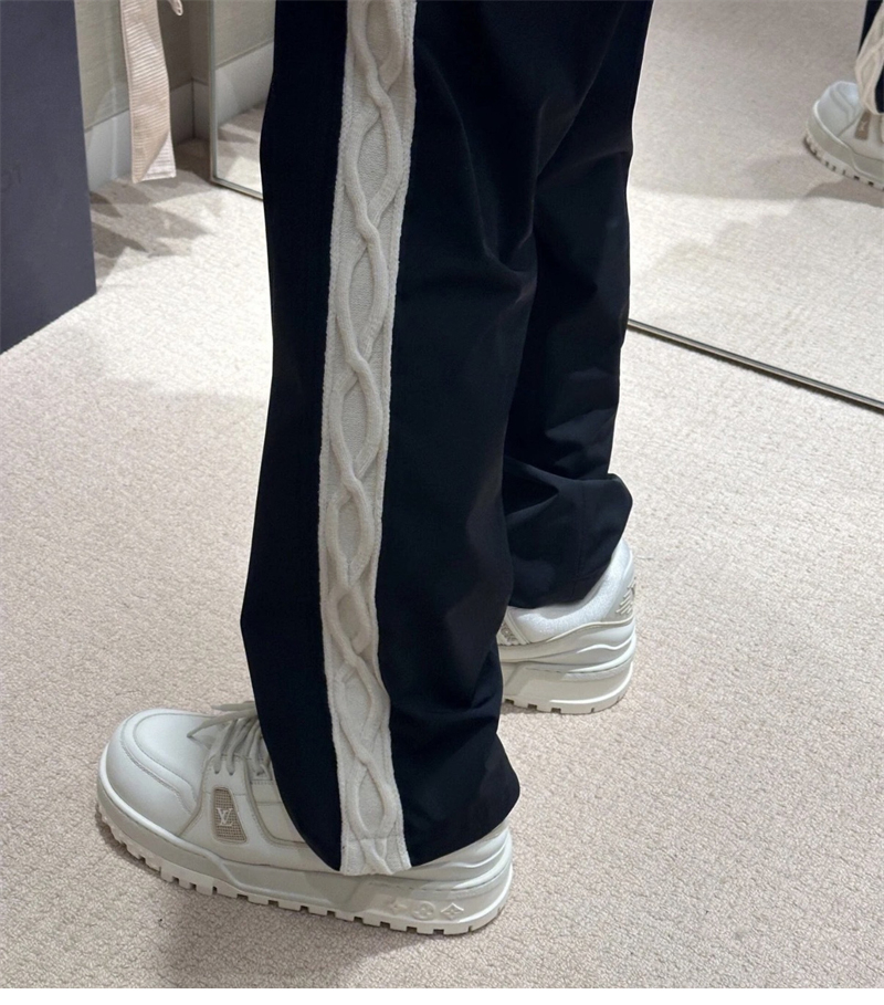 루이비통 루이비통 엠브로이더드 테크니컬 트랙 팬츠 레플리카 4번 이미지 - 의류 | 세미샵 레플리카 사이트