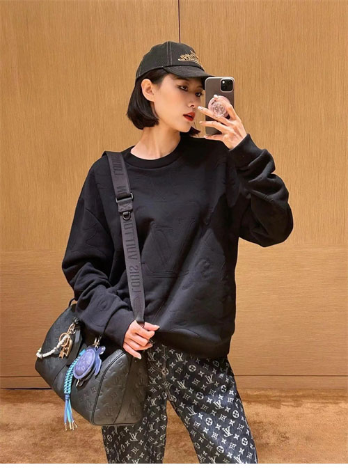 Louis Vuitton 루이비통 엠브로이더드 LV 아라베스크 크루넥 맨투맨 레플리카 4번 이미지 - 의류 | 세미샵 레플리카 사이트