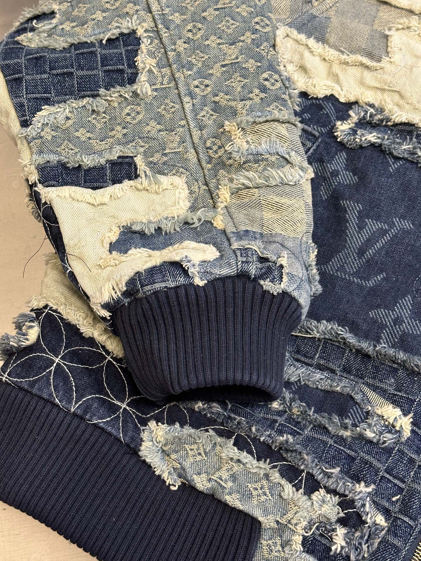 루이비통 루이비통 패치워크 데님 봄버 자켓 레플리카 4번 이미지 - 의류 | 세미샵 레플리카 사이트