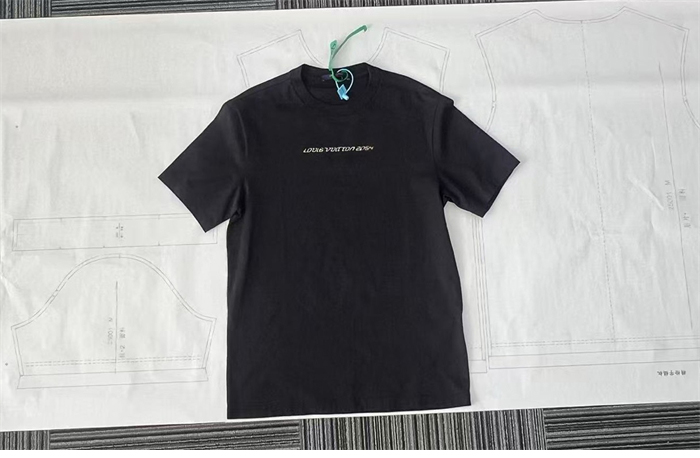 Louis Vuitton 루이비통 2054 시그니처 반팔 티셔츠 레플리카 15번 이미지 - 의류 | 세미샵 레플리카 사이트