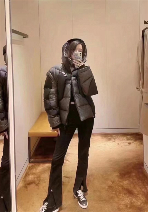 Louis Vuitton 루이비통 2054 히트 모노그램 리액티브 푸퍼 자켓 레플리카 2번 이미지 - 의류 | 세미샵 레플리카 사이트