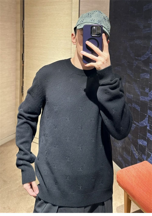 Louis Vuitton 루이비통 24FW 엠브로이더드 시그니처 메리노 크루넥 1AFIXC 레플리카 4번 이미지 - 의류 | 세미샵 레플리카 사이트