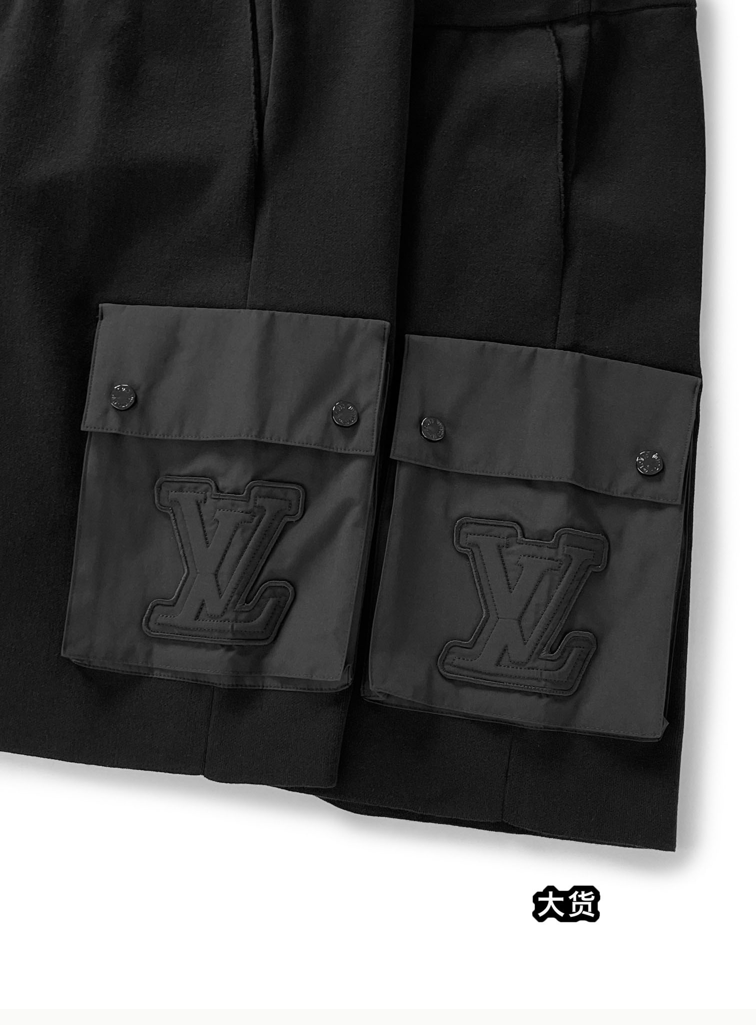 Louis Vuitton 루이비통 24 하이브리드 코튼 니트 테크 숏 팬츠 레플리카 8번 이미지 - 의류 | 세미샵 레플리카 사이트