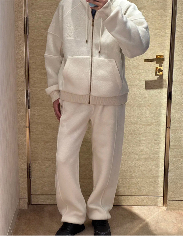 Louis Vuitton 루이비통 25SS LV로고 조거 팬츠 레플리카 3번 이미지 - 의류 | 세미샵 레플리카 사이트