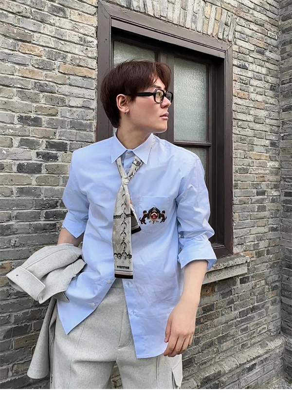 Louis Vuitton 루이비통 LV도그 엠브로이더드 롱 슬리브드 코튼 셔츠 레플리카 3번 이미지 - 의류 | 세미샵 레플리카 사이트