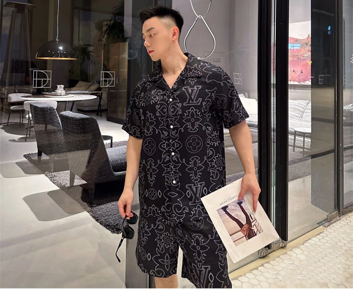 Louis Vuitton 루이비통 LV 아라베스크 모노그램 프린트 슬리브드 실크 반바지 레플리카 2번 이미지 - 의류 | 세미샵 레플리카 사이트