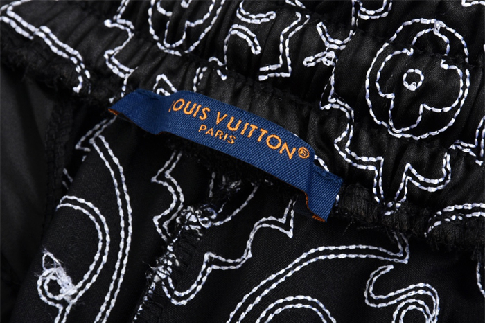 Louis Vuitton 루이비통 LV 아라베스크 모노그램 프린트 슬리브드 실크 반바지 레플리카 9번 이미지 - 의류 | 세미샵 레플리카 사이트