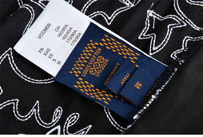 Louis Vuitton 루이비통 LV 아라베스크 모노그램 프린트 슬리브드 실크 반바지 레플리카 12번 이미지 - 의류 | 세미샵 레플리카 사이트