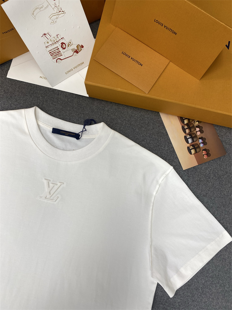 Louis Vuitton 루이비통 LV 엠보스드 반팔 티셔츠 레플리카 14번 이미지 - 의류 | 세미샵 레플리카 사이트