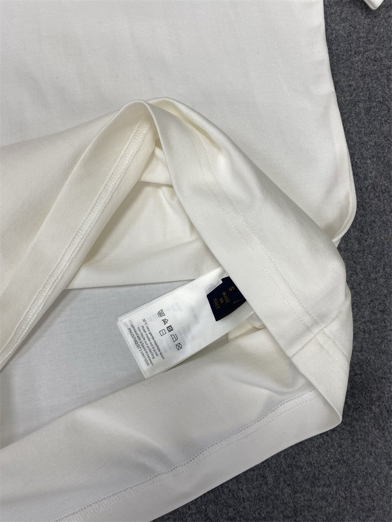 Louis Vuitton 루이비통 LV 엠보스드 반팔 티셔츠 레플리카 15번 이미지 - 의류 | 세미샵 레플리카 사이트