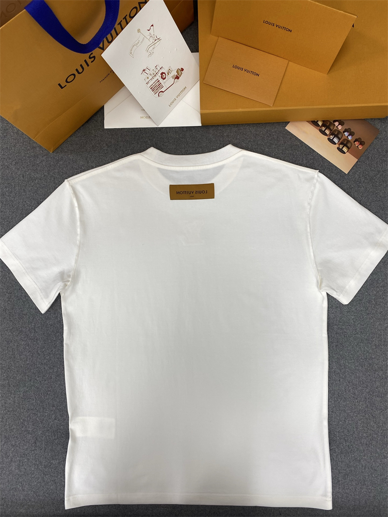 Louis Vuitton 루이비통 LV 엠보스드 반팔 티셔츠 레플리카 17번 이미지 - 의류 | 세미샵 레플리카 사이트