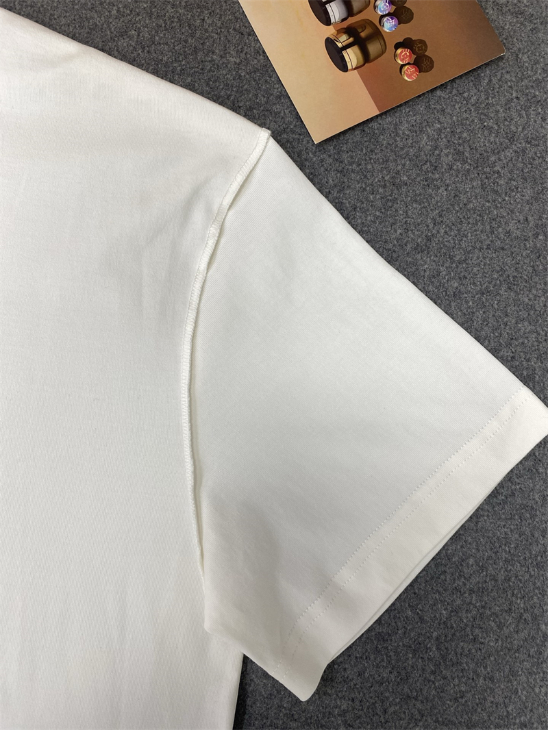 Louis Vuitton 루이비통 LV 엠보스드 반팔 티셔츠 레플리카 19번 이미지 - 의류 | 세미샵 레플리카 사이트