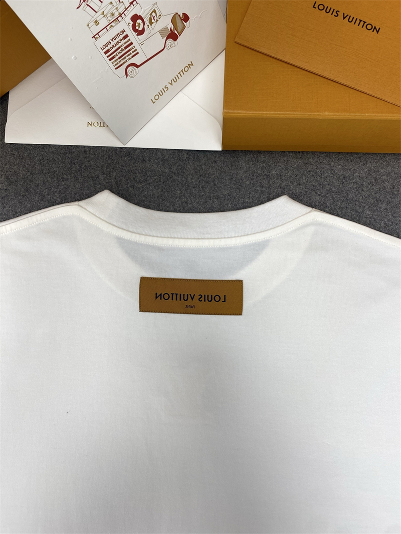 Louis Vuitton 루이비통 LV 엠보스드 반팔 티셔츠 레플리카 22번 이미지 - 의류 | 세미샵 레플리카 사이트