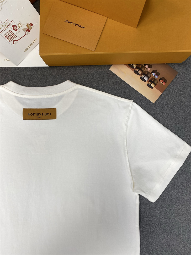 Louis Vuitton 루이비통 LV 엠보스드 반팔 티셔츠 레플리카 23번 이미지 - 의류 | 세미샵 레플리카 사이트