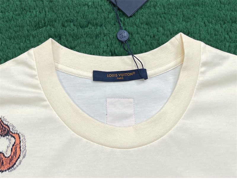 루이비통 루이비통 LV 클럽 플래그 모티프 인따르시아 그래픽 티셔츠 레플리카 2번 이미지 - 의류 | 세미샵 레플리카 사이트