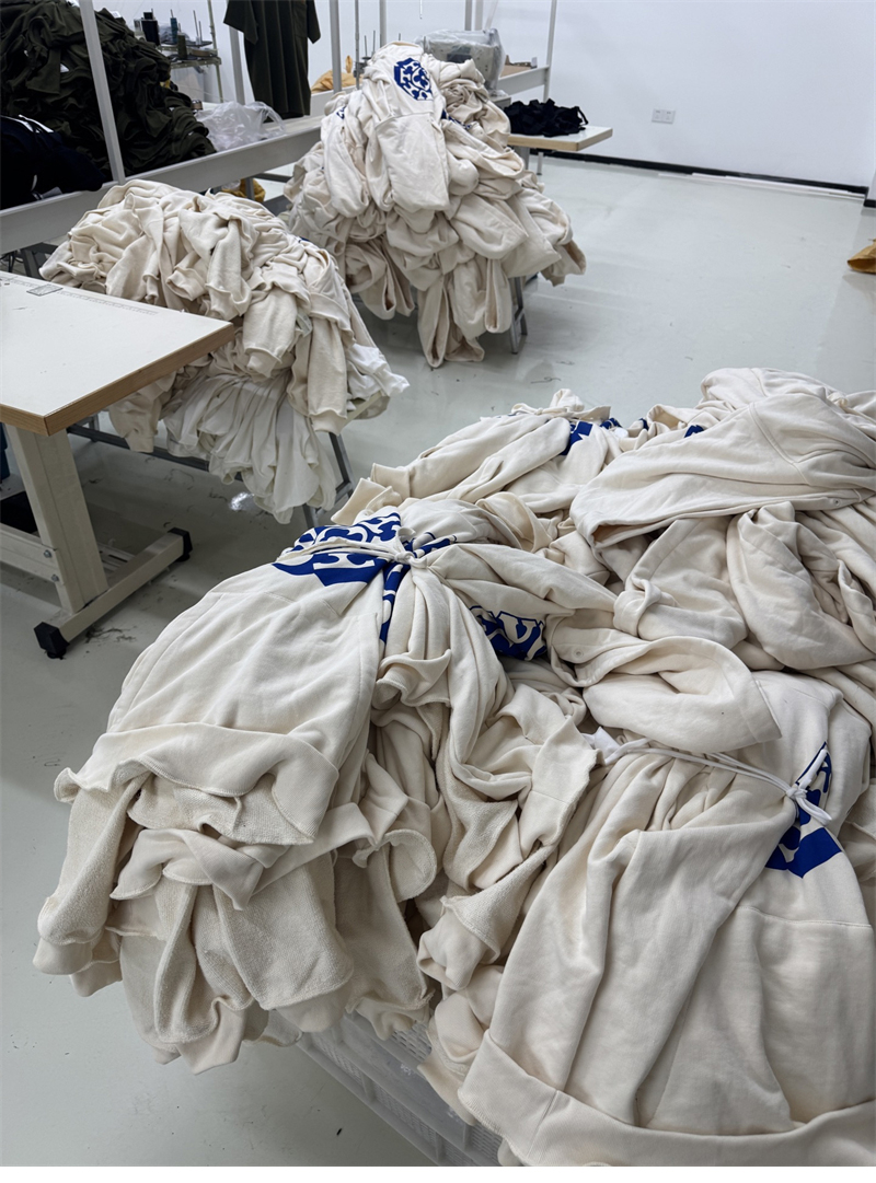 루이비통 루이비통 x 니고 프린티드 시그니처 후디 레플리카 19번 이미지 - 의류 | 세미샵 레플리카 사이트