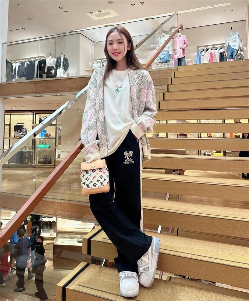 Louis Vuitton 루이비통 x 타일러 엠브로이더드 테크니컬 트랙팬츠 레플리카 3번 이미지 - 의류 | 세미샵 레플리카 사이트