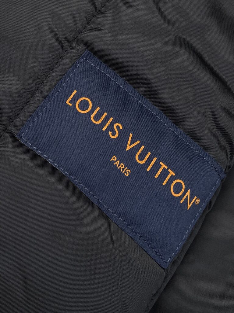 Louis Vuitton 24SS루이비통 엠브로이더드 나일론 베이스볼 블루종 점퍼 블랙 레플리카 13번 이미지 - 의류 | 세미샵 레플리카 사이트