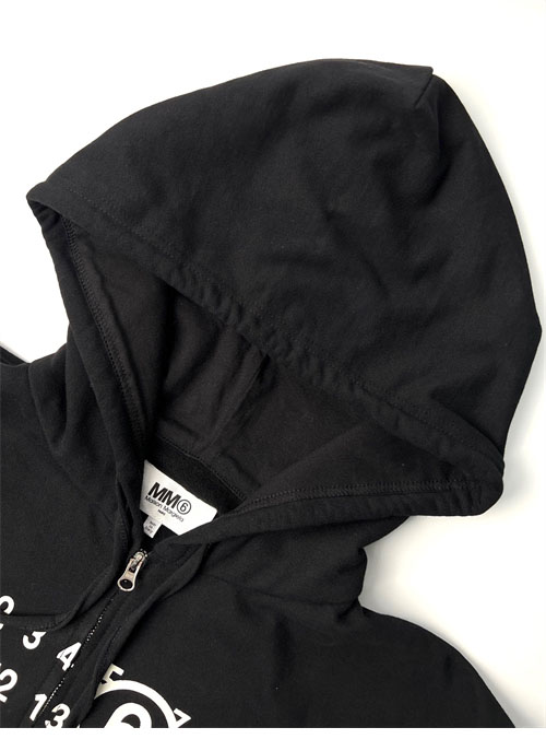 Maison Margiela 메종마르지엘라 MM6 넘버드 로고 프린트 반집업 후디 레플리카 5번 이미지 - 의류 | 세미샵 레플리카 사이트