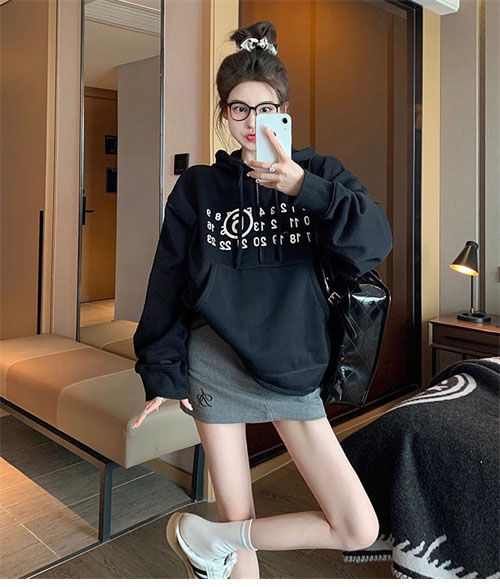 Maison Margiela 메종마르지엘라 MM6 넘버드 로고 프린트 반집업 후디 레플리카 21번 이미지 - 의류 | 세미샵 레플리카 사이트