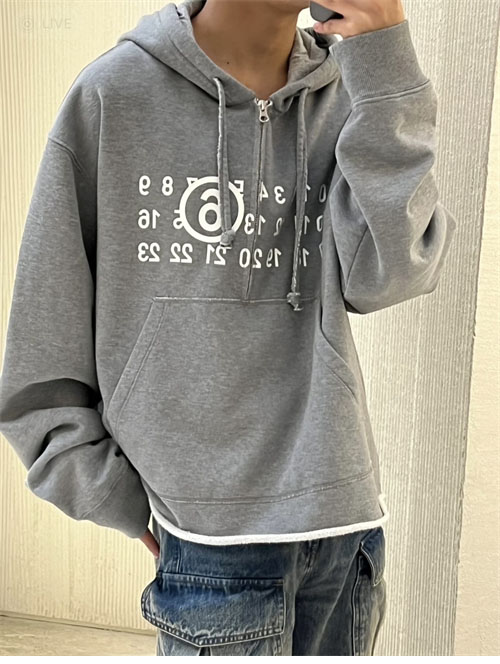 Maison Margiela 메종마르지엘라 MM6 넘버드 로고 프린트 반집업 후디 레플리카 26번 이미지 - 의류 | 세미샵 레플리카 사이트