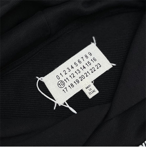 Maison Margiela 메종마르지엘라 MM6 업사이드 다운 자수 로고 후디 2컬러 레플리카 6번 이미지 - 의류 | 세미샵 레플리카 사이트