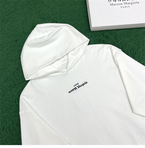 Maison Margiela 메종마르지엘라 MM6 업사이드 다운 자수 로고 후디 2컬러 레플리카 14번 이미지 - 의류 | 세미샵 레플리카 사이트