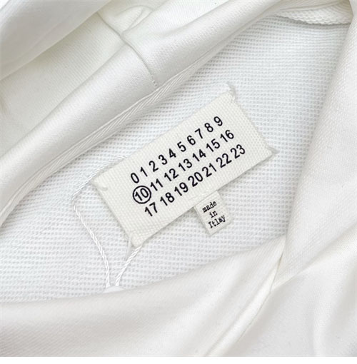 Maison Margiela 메종마르지엘라 MM6 업사이드 다운 자수 로고 후디 2컬러 레플리카 15번 이미지 - 의류 | 세미샵 레플리카 사이트