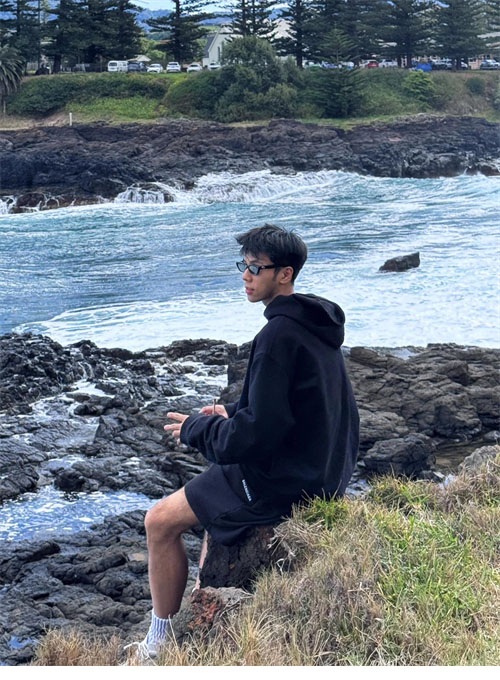 Maison Margiela 메종마르지엘라 MM6 업사이드 다운 자수 로고 후디 2컬러 레플리카 23번 이미지 - 의류 | 세미샵 레플리카 사이트