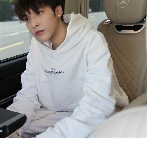 Maison Margiela 메종마르지엘라 MM6 업사이드 다운 자수 로고 후디 2컬러 레플리카 26번 이미지 - 의류 | 세미샵 레플리카 사이트