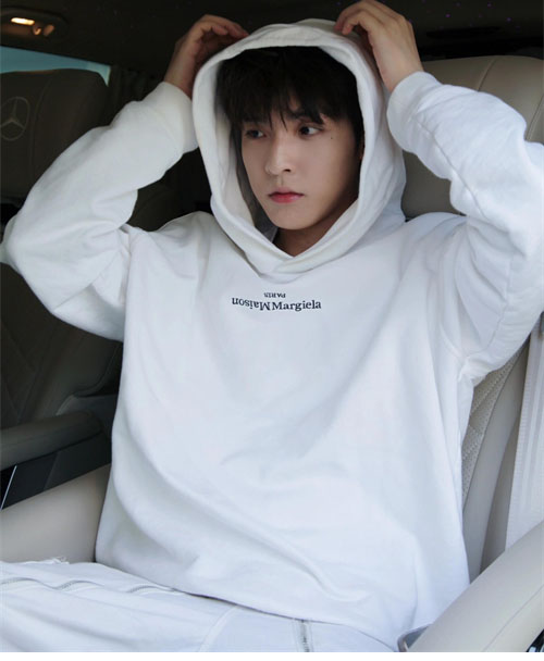 Maison Margiela 메종마르지엘라 MM6 업사이드 다운 자수 로고 후디 2컬러 레플리카 27번 이미지 - 의류 | 세미샵 레플리카 사이트