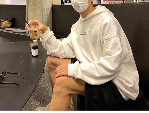 Maison Margiela 메종마르지엘라 MM6 업사이드 다운 자수 로고 후디 2컬러 레플리카 28번 이미지 - 의류 | 세미샵 레플리카 사이트