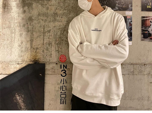 Maison Margiela 메종마르지엘라 MM6 업사이드 다운 자수 로고 후디 2컬러 레플리카 29번 이미지 - 의류 | 세미샵 레플리카 사이트