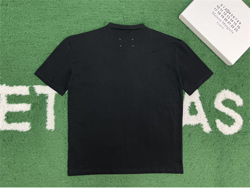 Maison Margiela 메종마르지엘라 MM6 Logo 자수 반팔 티셔츠 레플리카 5번 이미지 - 의류 | 세미샵 레플리카 사이트