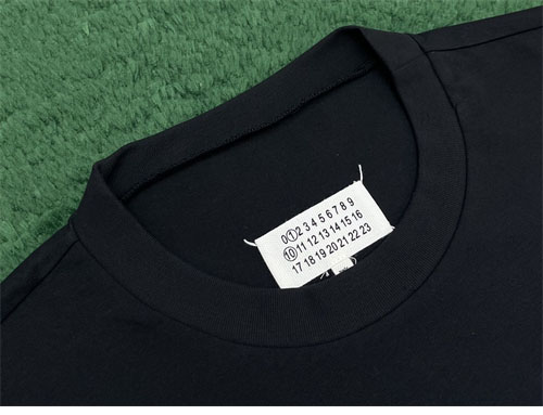 Maison Margiela 메종마르지엘라 MM6 Logo 자수 반팔 티셔츠 레플리카 7번 이미지 - 의류 | 세미샵 레플리카 사이트