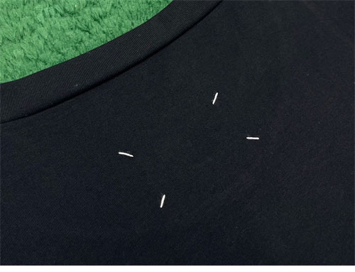 Maison Margiela 메종마르지엘라 MM6 Logo 자수 반팔 티셔츠 레플리카 10번 이미지 - 의류 | 세미샵 레플리카 사이트