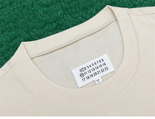 Maison Margiela 메종마르지엘라 MM6 Logo 자수 반팔 티셔츠 레플리카 15번 이미지 - 의류 | 세미샵 레플리카 사이트