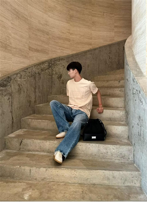 Maison Margiela 메종마르지엘라 MM6 Logo 자수 반팔 티셔츠 레플리카 23번 이미지 - 의류 | 세미샵 레플리카 사이트