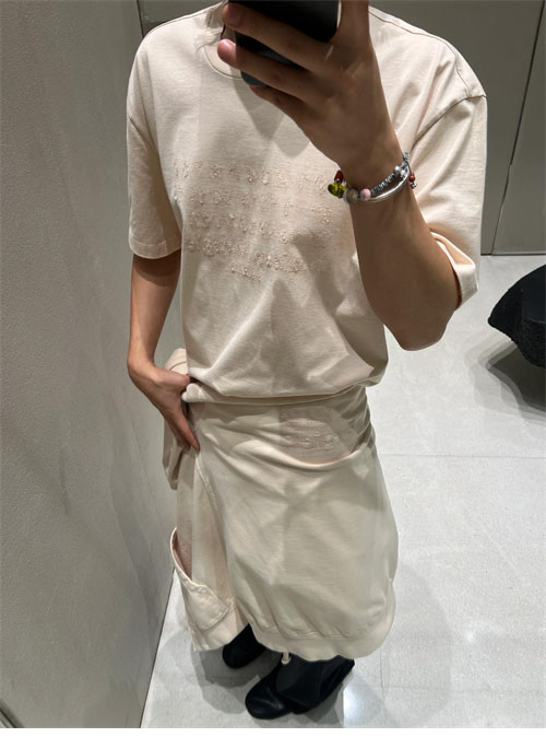 Maison Margiela 메종마르지엘라 MM6 Logo 자수 반팔 티셔츠 레플리카 24번 이미지 - 의류 | 세미샵 레플리카 사이트