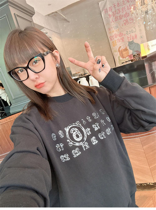 Maison Margiela 메종 마르지엘라 MM6 로고 크루넥 스웨트셔츠 맨투맨 레플리카 25번 이미지 - 의류 | 세미샵 레플리카 사이트