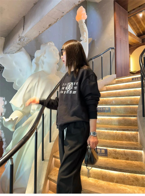 Maison Margiela 메종 마르지엘라 MM6 로고 크루넥 스웨트셔츠 맨투맨 레플리카 26번 이미지 - 의류 | 세미샵 레플리카 사이트