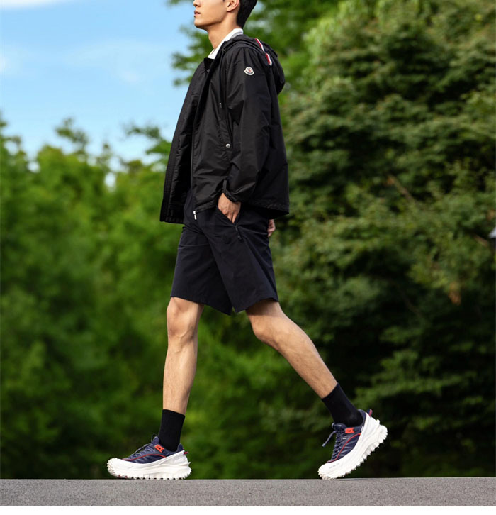 Moncler 몽클레어 로고 패치 바이스트레치 나일론 숏 팬츠 레플리카 4번 이미지 - 의류 | 세미샵 레플리카 사이트